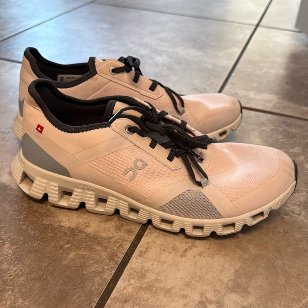 Women’s sz 9 on cloud